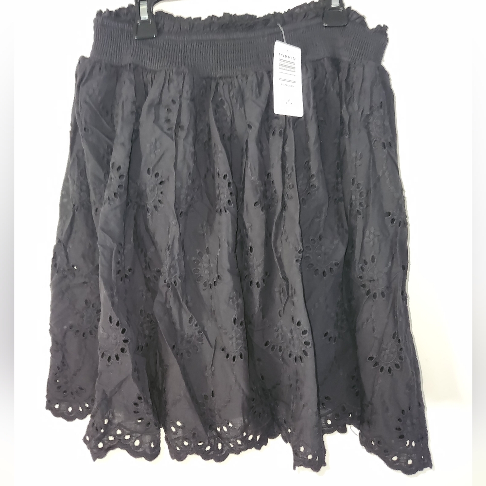 NWT Torrid Black Embroidered Cotton Smocked Ruffle Skirt Size 1 - Picture 4 of 9